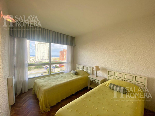 Imagen 11 de 16 de Venta Apartamento Edificio Malecon - 3d Servicio - Playa Mansa Ref:4204000