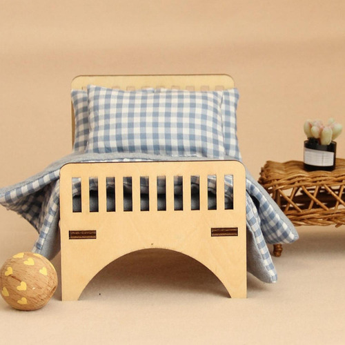 Cama De Madera En Miniatura Para Casa De Muñecas A Tartán