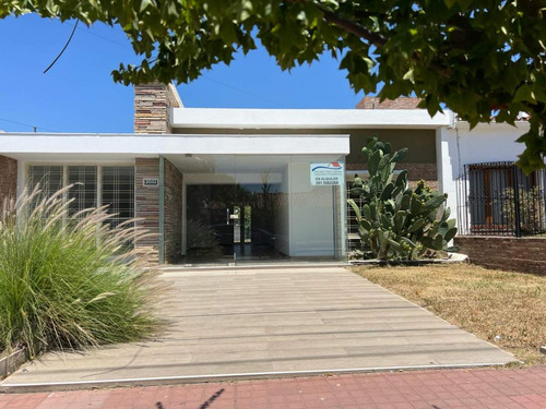 Casa En Alquiler Cerro De Las Rosas Uso Comercial