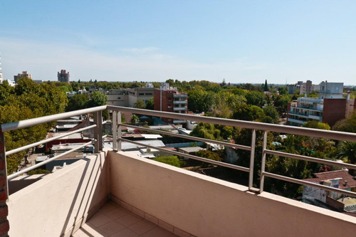 Departamento En Venta - 2 Dormitorios 2 Baños - Cochera - 82mts2 - Monte Grande, Echeverría