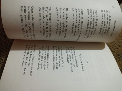 Livro Gotas De Luz , Francisco Cândido Xavier - 8 I