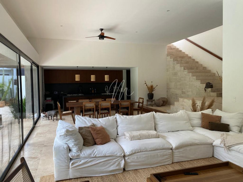 Casa En Venta Con O Sin Muebles En Cancun, Lagos Del Sol
