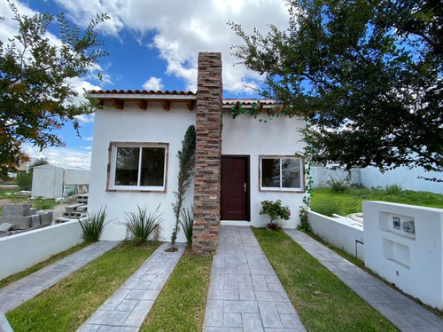 Hermosa Casa En Ciudad Maderas, 3 Habitaciones, 2 En Pb, Dob