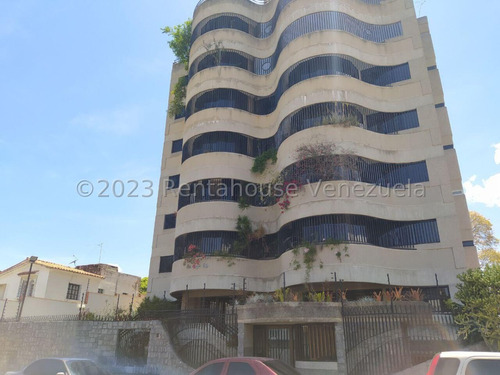 Bellísimo Apartamento Actualizado En Venta El Paraíso Caracas 23-27750