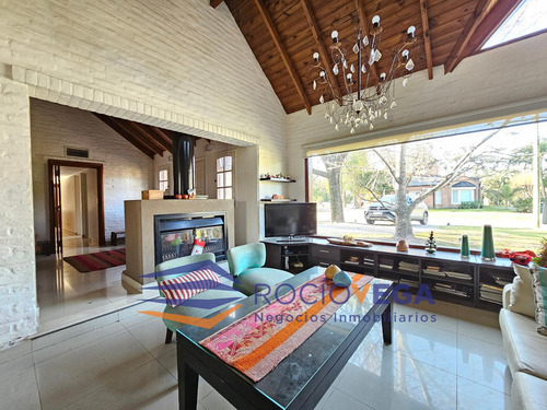 Casa En Venta Y/o Alquiler En Country Banco Provincia, Francisco Alvarez Moreno