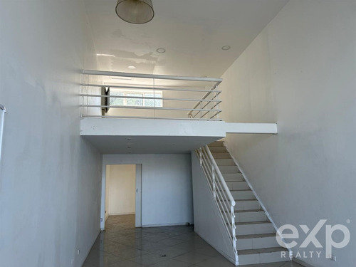 Arriendo Local Comercial Con Alto Trafico En Avda La Dehesa
