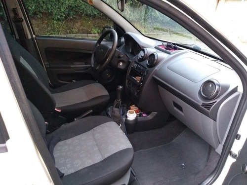 Imagem 10 de 11 de Ford Fiesta 2011 1.0 Flex 5p