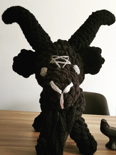 Cabra Negra Baphomet Crochet