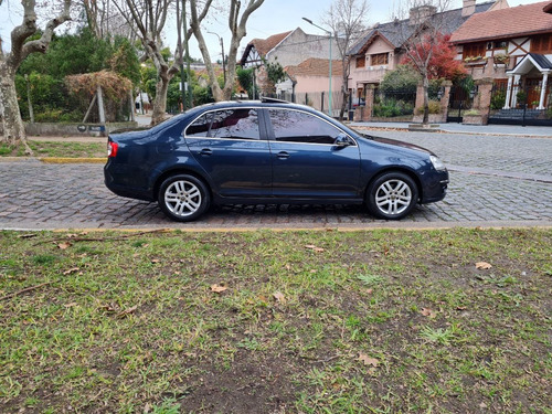 Imagen 4 de 14 de Volkswagen Vento 2.5n Luxury Mt 2009