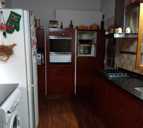 Venta Casa 4 Ambientes En Banfield Con Jardin Y Cochera