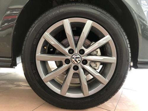 Volkswagen Vento 1.6 Confortline Mt