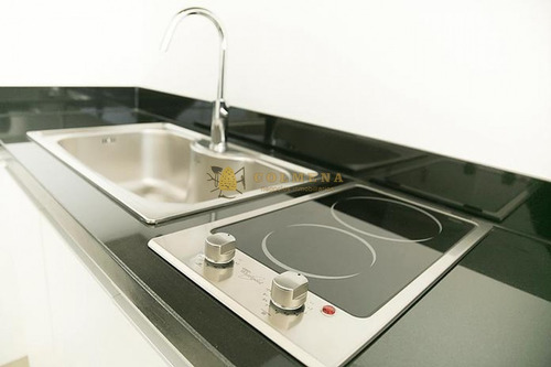 Apartamento En Muy Buena Ubicacion En La Brava A Pocas Cuadras Del Mar, Monoambiente Excelente Con Linda Vista.- Ref: 1877
