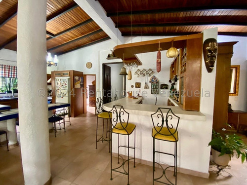 Julio Latouche 24-20805 Hermosa Casa En Alquiler Colinas De Guataparo Valencia, Amplias Áreas Verdes, Tanque De Agua 10.000 Lts.