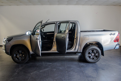 Imagen 7 de 18 de Toyota Hilux Srv 4x4 Aut 2021
