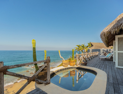 Hotel En Venta Sayulita, Jalisco Inigualable ¡200 Metros Lineales De Playa!
