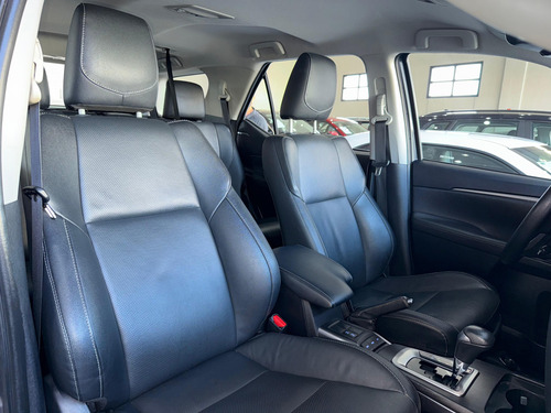Toyota Hilux SW4 2.8 D-4D TURBO DIESEL SRX 7L 4X4 AUTOMÁTICO
