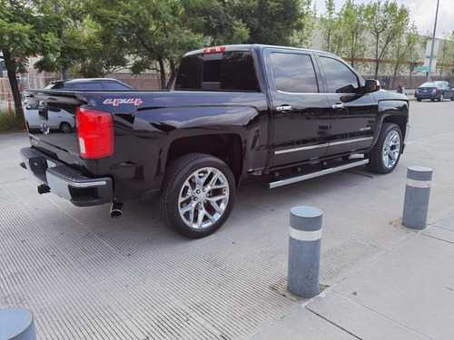 Imagen 3 de 15 de Chevrolet Cheyenne 2017 5.4 2500 Doble Cab Ltz 4x4 At