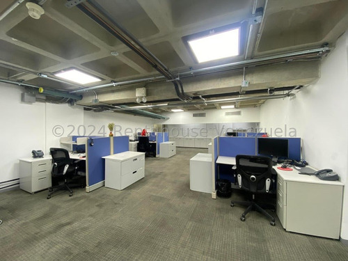 Local Comercial En Venta Urb Las Mercedes. Ideal Para Sede De Empresa O Negocio.atencion Al Publico.administracion. 24-26995gm