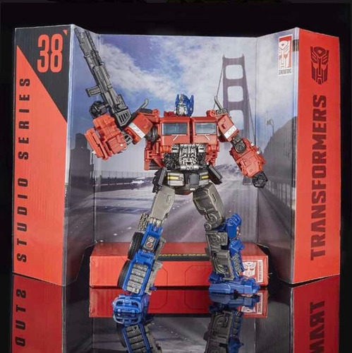 Optimus Prime Studio Series 38 Transformes Bumblebee Takara