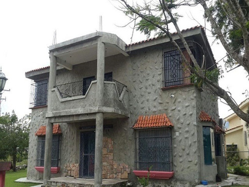 Imagen 1 de 12 de Casa Estilo Americano En Una Zona Extraordinaria .