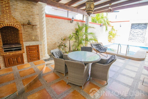 Casa · 4 Recámaras · Alberca · Centro · Sm12 · 350m2