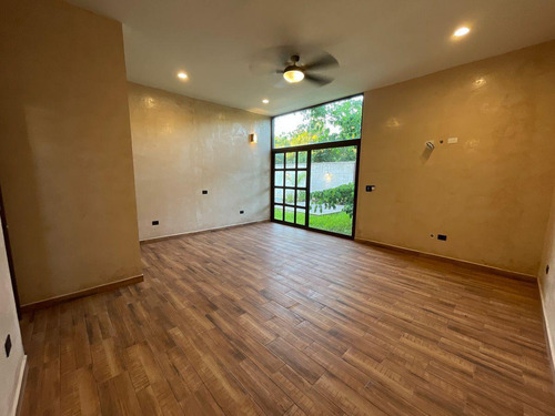 Casa En Venta Merida, Temozon Norte En Privada, Mod. Aurora, Entrega Inmediata.
