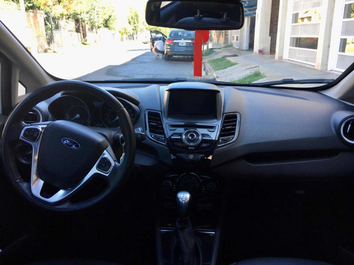Ford Fiesta Kinetic Design 1.6 Sedan Titanium 120cv 2014