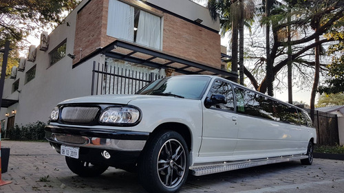 Imagem 7 de 10 de Aluguel Limousine Carro Casamento Noiva Eventos Debutantes