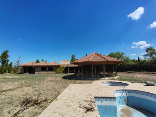 Se Vende Casa En Barrio La Colina,chacras De Coria