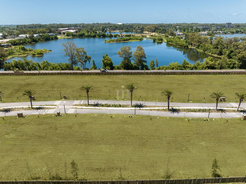 Venta Terreno En Zona Lagos, Parque Miramar