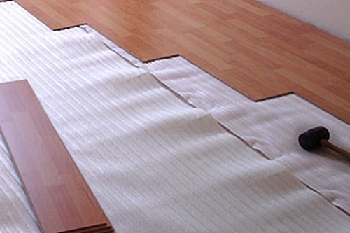 Imagen 6 de 8 de Espuma Niveladora Para Piso Laminado / Zócalos