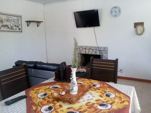 Casa A 6 Cuadras De La Playa Y A 15 Del Centro De Colonia