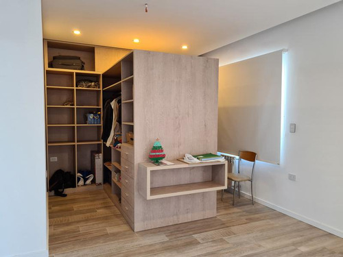 Venta Casa 3 Dormitorios Jardín Cochera. Calidad A Mts. De Centro Comercial San Martin 4300 Rosario