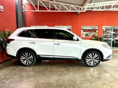 Mitsubishi Outlander 2.2 MIVEC DI-D DIESEL HPE-S AWD AUTOMÁTICO