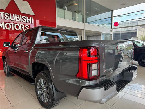Mitsubishi Triton 2.4 BITURBO DIESEL CD HPE 4X4 AUTOMÁTICO