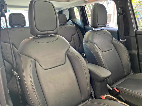 Imagem 3 de 10 de Jeep Renegade 2018 1.8 Longitude Flex Aut. 5p