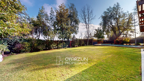 Casa Familiar De 5 Dormitorios Con Amplio Terreno De 746 M2