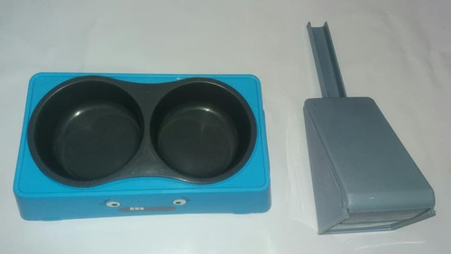 Imagen 1 de 1 de Lote Comedero Bebedero Con Soporte Y Palita Recolectora Anim