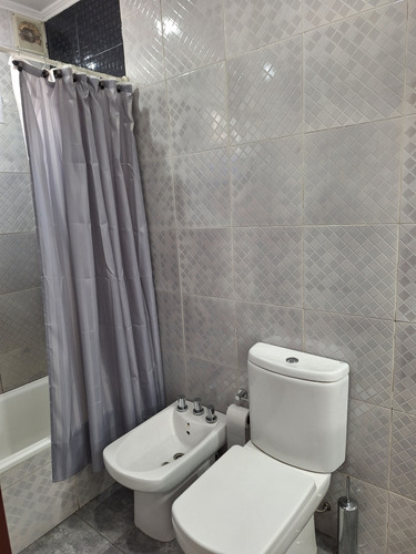 Casa Con Galpón Y Cochera De 5 Ambientes En Venta