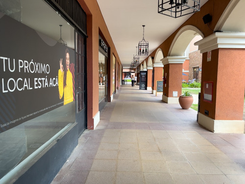 Tu Local En Pueblo Caamaño, Pilar Centro Comercial A Metros De Panamericana Ramal Pilar, Rodeado De Barrios Privados Y Clubes. ¡la Ubicación Perfecta Para Tu Negocio!