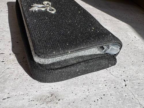 Phone Wristlet Billetera/cartera Con Muñequera Secret Color Black Sparkle Diseño De La Tela Liso