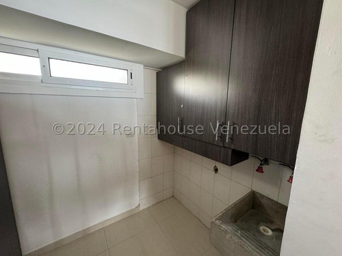 Espectacular Apartamento Duplex Con Clima De Montaña Y Terraza, Urb. Alto Hatillo. Mo 24-24908