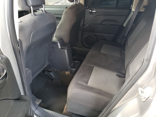 Imagen 5 de 9 de Jeep Patriot 2016 Gris Mecánico