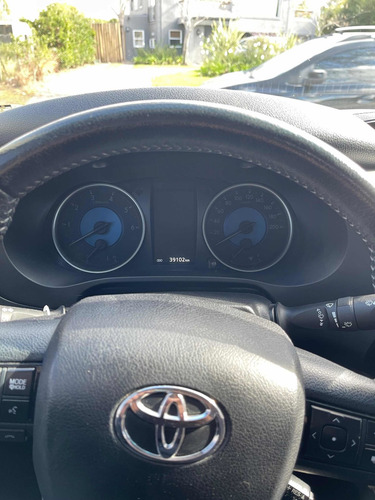 Imagen 12 de 15 de Toyota Hilux 2.8 Cd Srv 177cv 4x4 2017