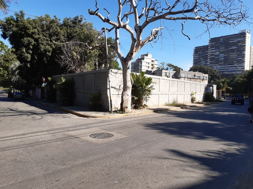 Imagen 6 de 8 de Vendo Terreno Catia La Mar. 800mts. Completamente Cercado.
