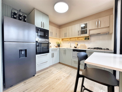 Departamento En Venta De 2 Dorm. En Las Condes