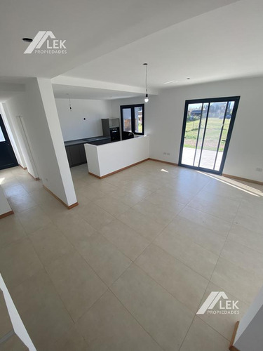 Impecable Casa Con Pileta En San Matias! Acepta Permuta Menor Valor... Mono O 2 Amb Caba
