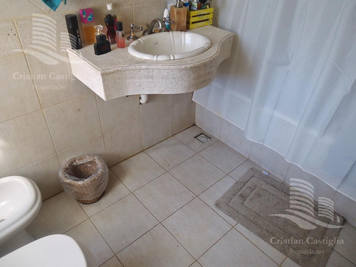 Venta - Casa 7 Ambientes, Cochera, Jardin, Pileta, Parrilla - Florida Mitre/este, Vicente Lopez