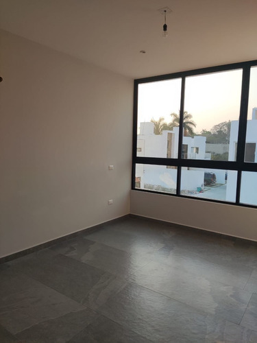 Estrene Residencia En Lomas De Cuernavaca, 3 Recamaras, Alberca, En Privada.