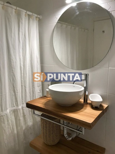 Imagen 13 de 19 de Moderno Apartamento De 2 Dormitorios En Alquiler Frente Al Mar